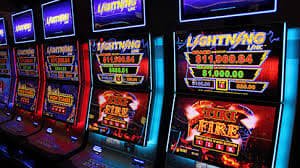 Tampilan antarmuka aplikasi jum toto menunjukkan berbagai kategori permainan termasuk live dealer, slot, dan taruhan olahraga dengan desain yang user-friendly