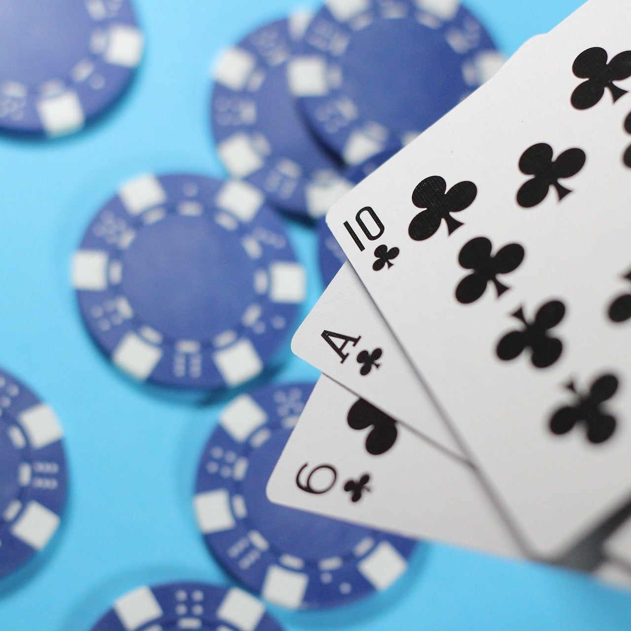 Dealer profesional di studio VIP Roulette jum toto memutar roda roulette dengan kamera multi-sudut
